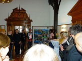 Die Ausstellung im Foyer im ersten Stock des Rathauses zeigt bis Anfang Mai eine Ausstellung mit künstlerischen Werken aus einem gemeinsamen Fotoprojekt. © Tina Eppler, Stadt Marburg