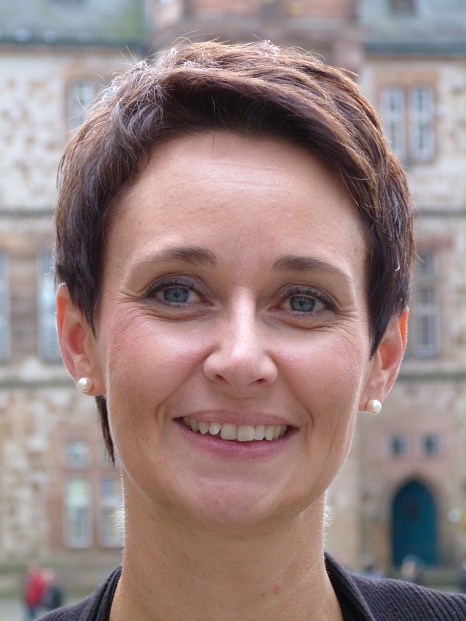 Dr. Nicole Pöttgen ist die neue Leiterin des Fachbereichs Zentrale Dienste der Universitätsstadt Marburg. © Stadt Marburg, i. A. Gesa Coordes