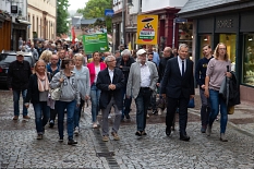 Langer Demonstrationszug durch die Stadt: Rund 7500 Menschen setzten in Marburg ein starkes Zeichen gegen Rechtsextremismus. © Stadt Marburg, Patricia Grähling