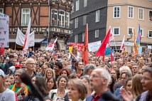 Langer Demonstrationszug durch die Stadt: Rund 7500 Menschen setzten in Marburg ein starkes Zeichen gegen Rechtsextremismus.