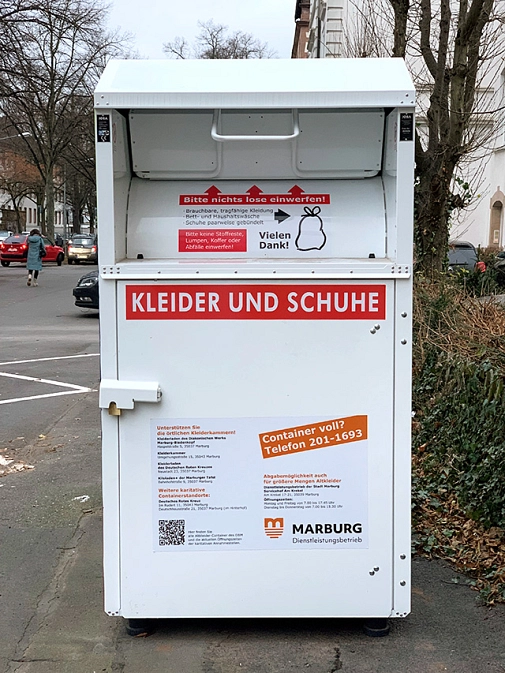 Altkleidercontainer in der Frankfurter Straße&nbsp;&copy;&nbsp;DBM, Sonja Stender