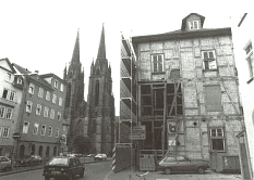 Umbau des Amerikahauses ab 1986 mit Freilegung der Außenwände und sichtbaren Fachwerk.