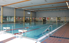 Die Schwimmhalle im AquaMar mit den 6 Bahnen - Länge 25 m © Universitätsstadt Marburg - Rolf Klinge