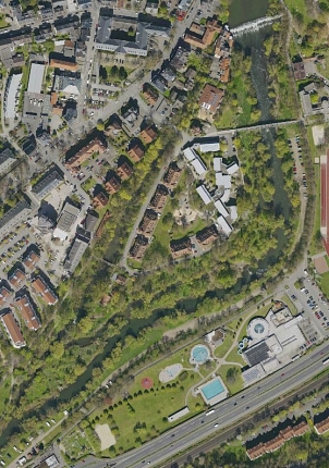 Luftbild, auf dem der Renaturierungsbereich "Auf der Weide" zu sehen ist. Lage: Etwa zwischen Grüner Wehr und Haspelstraße. © Universitätsstadt Marburg