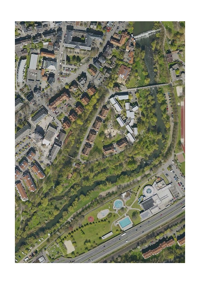 Luftbild, auf dem der Renaturierungsbereich "Auf der Weide" zu sehen ist. Lage: Etwa zwischen Grüner Wehr und Haspelstraße.&nbsp;&copy;&nbsp;Universitätsstadt Marburg