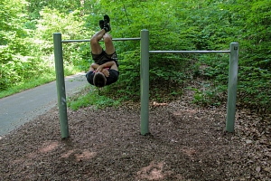 Auf ihren Social-Media-Kanälen stellt die Stadt frei zugängliche Bolzplätze, Trimm-Dich-Pfade und weitere Sportanlagen vor – etwa den Fitnesspfad im Naherholungswald Richtsberg. Auf ihren Social-Media-Kanälen stellt die Stadt frei zugängliche Bolzplätze, Trimm-Dich-Pfade und weitere Sportanlagen vor – etwa den Fitnesspfad im Naherholungswald Richtsberg.