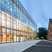 Glasfassade der neuen Universitätsbibliothek Marburg