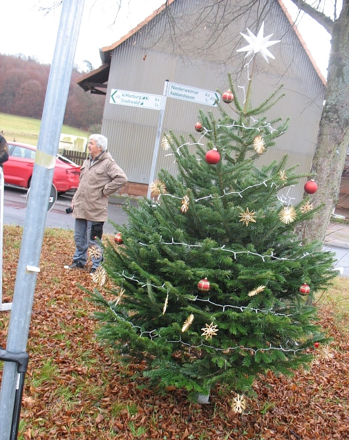 Baum ist fertig geschmückt Baum ist fertig geschmückt © Bernd Weimer