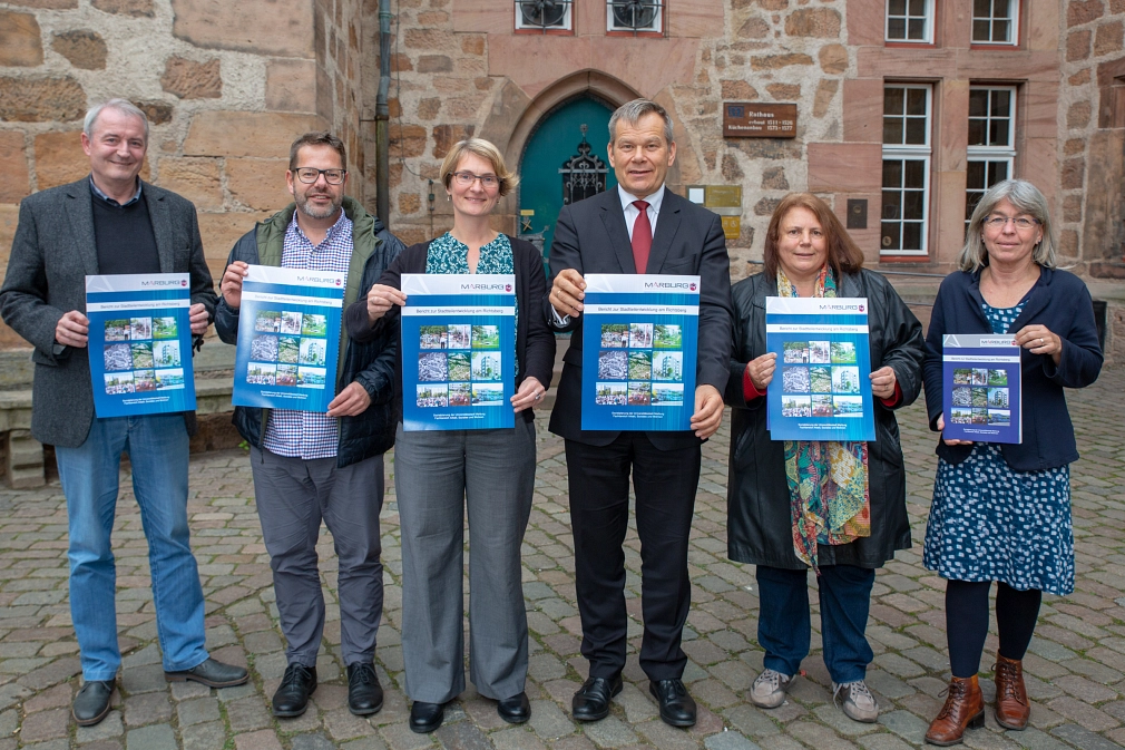 Bericht zur Stadtteilentwicklung am Richtsberg Bericht zur Stadtteilentwicklung am Richtsberg © Universitätsstadt Marburg