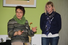 Ulrike Lux (links) und Ingrid Labitzke stellten Entlastungsmöglichkeiten vor. © Heiko Krause, Stadt Marburg
