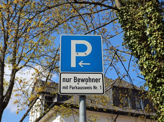 Solche Schilder für das Bewohnerparken wie im Südviertel wird es am Ortenberg nicht geben. Bei einer Befragung der Stadt lehnt die Mehrheit die Einführung einer solchen Regelung im Quartier ab.