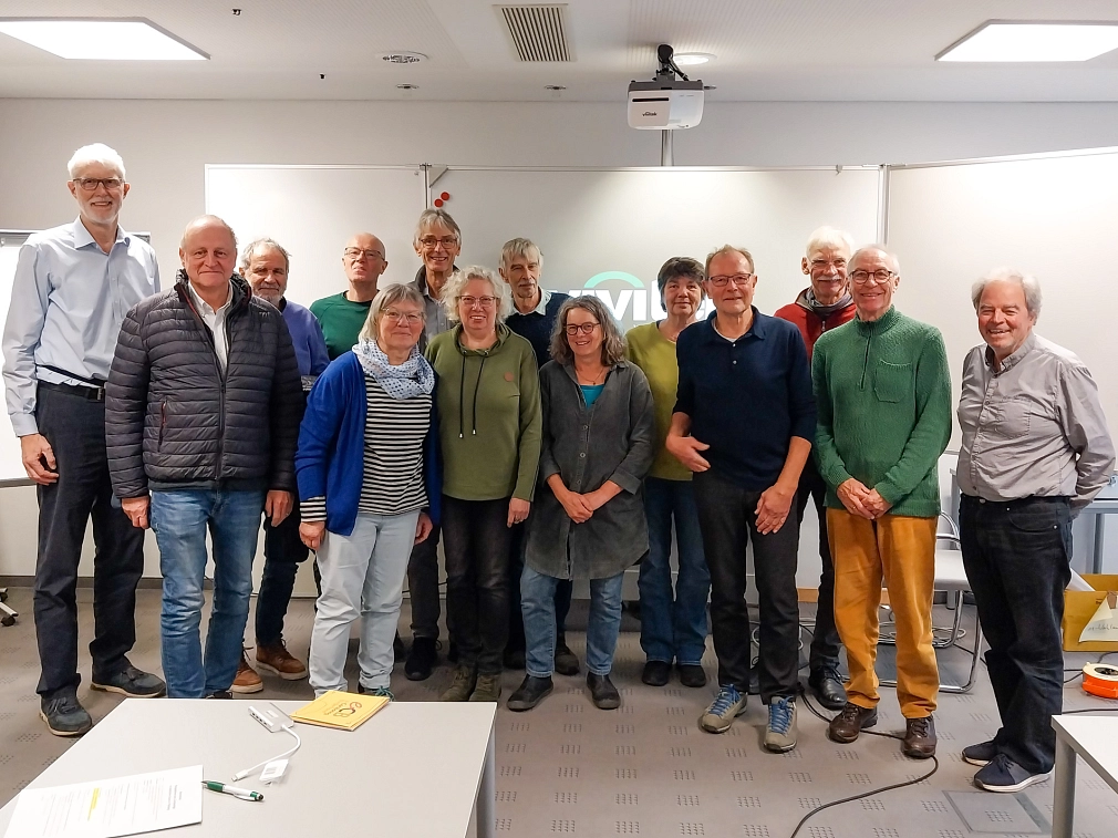 Eine Gruppe Personen von Bürger*innen Carsharing.