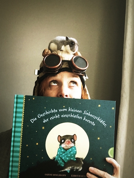 Die Autorin Sabine Bohlmann liest aus „Der kleine Siebenschläfer“. © Andreas Rümmelein
