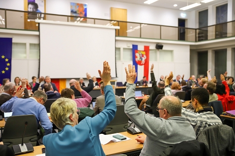Die Marburger Stadtverordnetenversammlung stimmt über einen Bürgerentscheid zur Mobilität in Marburg ab. © Patricia Grähling, Stadt Marburg