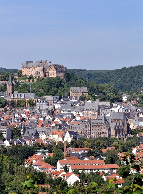 Die Universitätsstadt Marburg schneidet bei der Bewertung ihrer Gesamtattraktivität durch Passant*innen mit „gut“ ab. © Georg Kronenberg