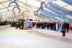 Mit einer neuen Eismaschine wird die Eisfläche noch besser und energiesparender aufbereitet – für ein eisiges Wintervergnügen! © Nadja Schwarzwäller i.A.d. Stadt Marburg
