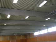Energetische Sanierung: Sporthalle Stadtwald wird durch effiziente LED-Technik beleuchtet.