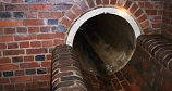 Dieser Entlastungskanal verhindert das Volllaufen von Kellern, da man das von ihm geführte Wasser im Bedarfsfall direkt in ein offenes Gewässer leiten kann.