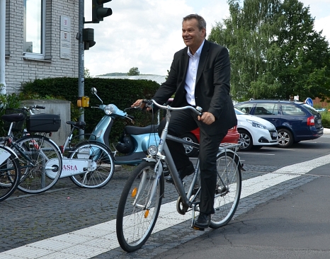 Oberbürgermeister und Radfahrer: Für Dr. Thomas Spies ist die Auszeichnung "Anerkennung und Ansporn". © Stadt Marburg, Philipp Höhn