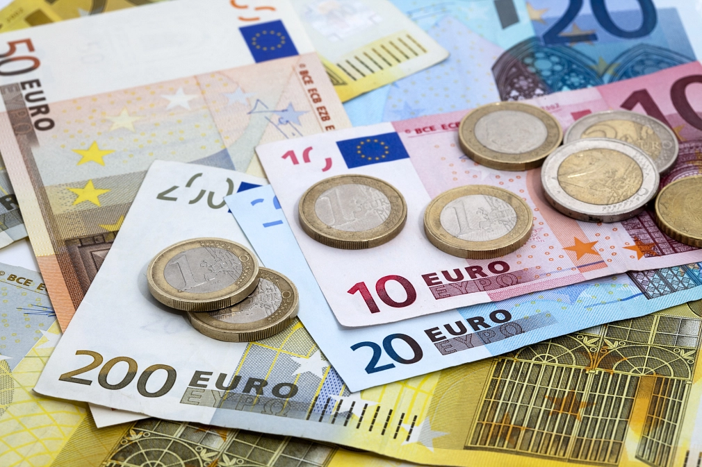 FAQ Haushalt_iStock-121306620.jpg Detailaufnahme: Euro-Scheine und Euro-Münzen © iStock/gaffera
