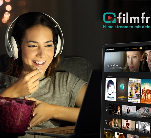 filmfriend Nutzerin mit Laptop Nutzerin mit Laptop