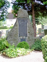 Gedenkstein in Thal "Morde Mechterstädt" © Metilsteiner
