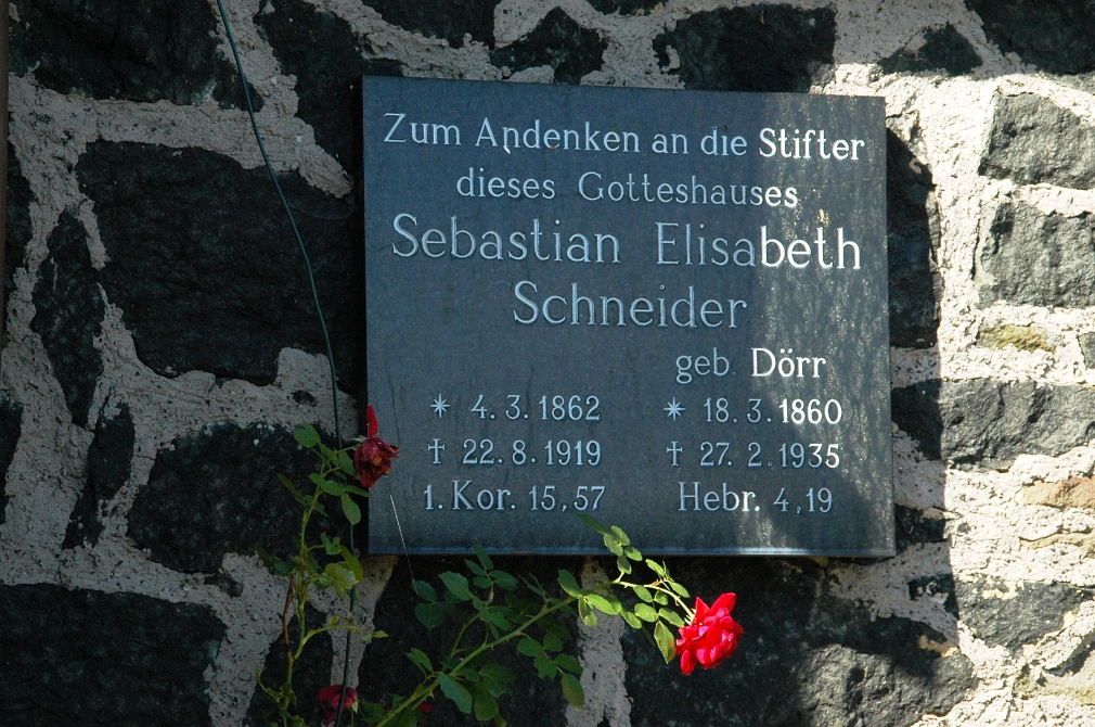 Gedenktafel an der Kirche Haddamshausen