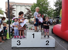 Glückliche Gewinner*innen beim Bambini-Rennen. © Stefanie Profus, i.A.d. Stadt Marburg