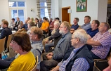 Großes Interesse: Rund 60 Marburgerinnen und Marburger nahmen am Infoabend in Folge des Stadtteilspaziergangs am Hasenkopf im Stadtwald teil.