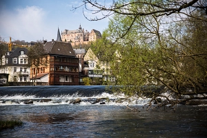 Grüner Wehr Wie ist das Grüner Wehr aufgebaut? Mit einer professionellen Archivrecherche versucht die Stadt Marburg, diese Frage derzeit zu klären. Die Archivrecherche kann helfen, das Kurzgutachten zum Wehr erheblich zu verbessern.