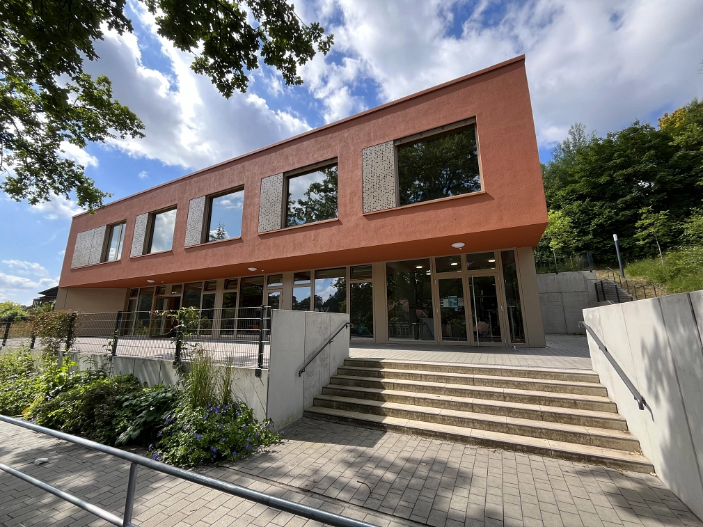 Grundschule Marbach Die Grundschule Marbach von außen © Universitätsstadt Marburg