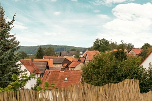 Haddamshausen_Foto Auf dem Bild hat man eine Sicht auf etliche Hausdächer.