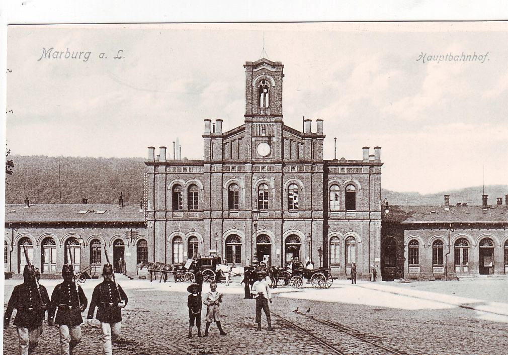 Hauptbahnhof Historisch 1850_Champagner Bahnhof Als „Champagnerbahnhof“ haben die Marburgerinnen und Marburger angeblich ihre erste Bahnstation, die 1850 in Betrieb ging, bezeichnet. Heute trägt der Bahnhof einen anderen Titel: Der Verein Allianz pro Schiene hat ihn zum „Bahnhof des Jahres 2015“ gekürt © Universitätsstadt Marburg