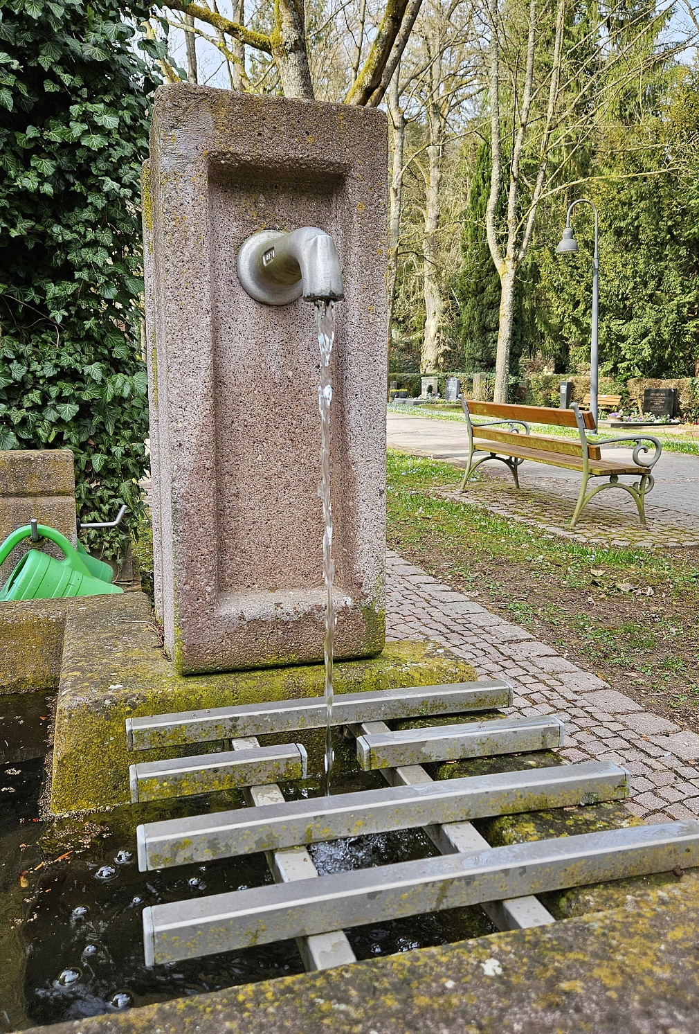 Brunnen auf dem Marburger Hauptfriedhof