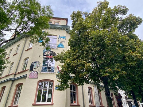 Zu sehen ist das Haus der Jugend Marburg in der Frankfurter Straße von außen. © Simone Batz, Stadt Marburg