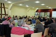 Rund 60 interessierte Teilnehmende informierten sich bei der Tagung in der Hingilskoots Scheune in Schröck über die Dorfentwicklung.