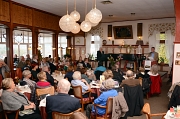 In Kaffeehausatmosphäre Lyrik genießen – zur Auftaktveranstaltung „Poetischer Herbst“ im Café Vetter kamen rund 100 Zuhörerinnen und Zuhörer.