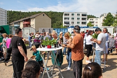 Insgesamt rund 200 Menschen feierten bei Musik, Imbiss und Getränken. © Freya Altmüller, Stadt Marburg