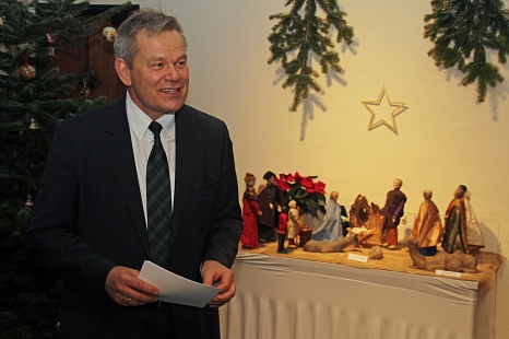 Oberbürgermeister Dr. Thomas Spies eröffnete die traditionelle Krippenausstellung im Rathaus. © Heiko Krause i.A.d. Stadt Marburg