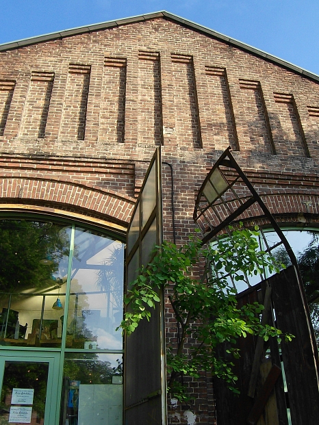 Waggonhalle - Portal des Rotkehlchen © Universitätsstadt Marburg