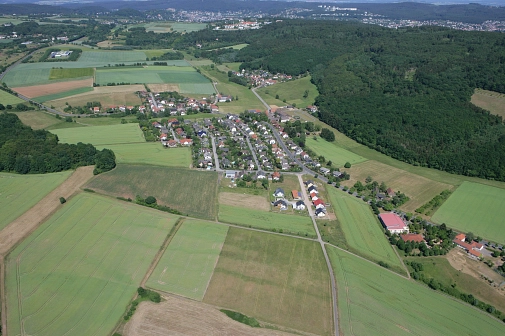 Lage von Cyriaxweimar Luftbild Cyriaxweimar mitten im Grünen © Bernd Weimer