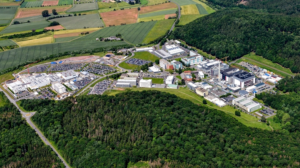 Luftaufnahme Görzhausen_ausschnitt_1.jpg Der Standort Behringwerke soll mit Radwegen erschlossen werden. Die ersten Planungen für mögliche Radwegetrassen hat die Stadt Marburg nun vorgelegt. © Georg Kronenberg