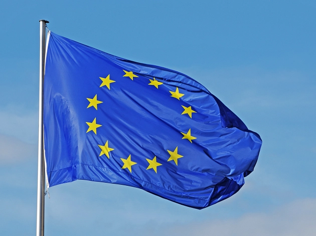 Europawahl: Die Flagge der Europäischen Union weht im Wind.