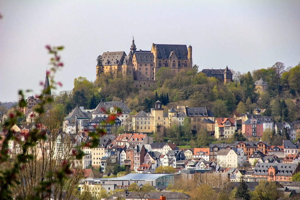 Blick auf Marburg mit Schloss.