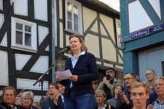 Monika Bunk von der Jüdischen Gemeinde Marburg dankten allen für die Solidaritätsbekundungen. © Simone Schwalm, Stadt Marburg