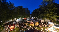 Nach zwei Jahren pandemiebedingter Pause können sich die Marburger*innen und Gäste endlich wieder auf das Stadtfest „3 Tage Marburg“ freuen, das in der Altstadt, im Schlosspark und am Lahnufer stattfindet.
