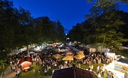 Nach zwei Jahren pandemiebedingter Pause können sich die Marburger*innen und Gäste endlich wieder auf das Stadtfest „3 Tage Marburg“ freuen, das in der Altstadt, im Schlosspark und am Lahnufer stattfindet.