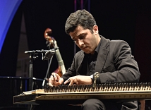 Youssef Nasif spielte auf dem Kanun, einem zitherähnlichen Instrument.