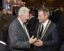 Oberbürgermeister Dr. Thomas Spies im Gespräch mit dem ehemaligen Landtagsabgeordneten Walter Troeltsch.