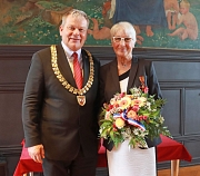 Das Bild zeigt Oberbürgermeister Dr. Thomas Spies und Prof. Dr. Ilse Strempel
